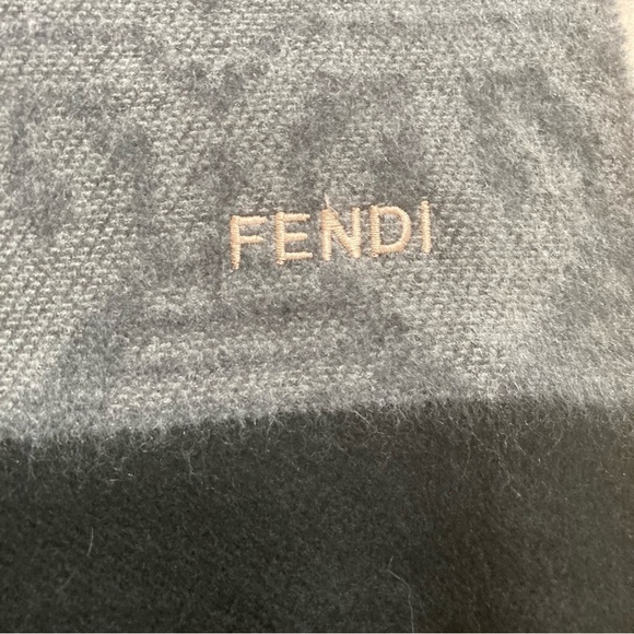 Fendi fringe scare unisex rectangle - Picture 2 of 6